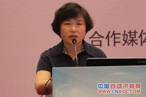 工信部电信管理局副局巡 张迎宪