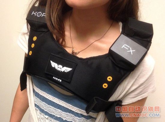Adjustable straps make the KOR-FX fit snugly and comfortably on people no matter their siz... KOR-FX游戏背心