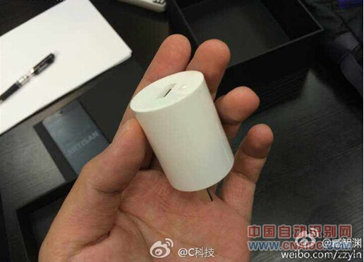 锤子手机充电器